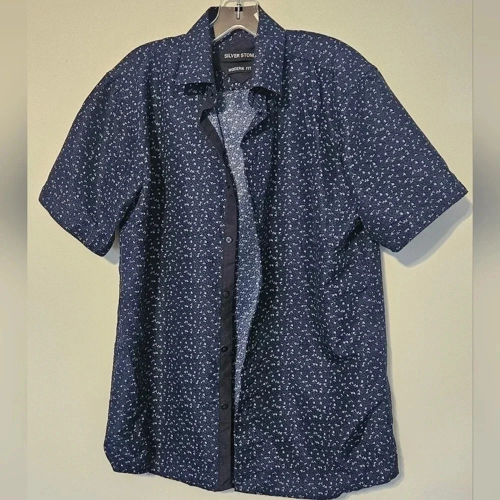 SILVERSTONE MODERN FIT Short Sleeve Button Down Size Large EUC